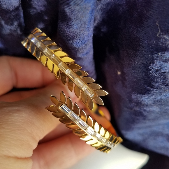 Swarovski Elements Gold Tone Stainless Open Bangle Cuff Bracelet NEW - Picture 6 of 10